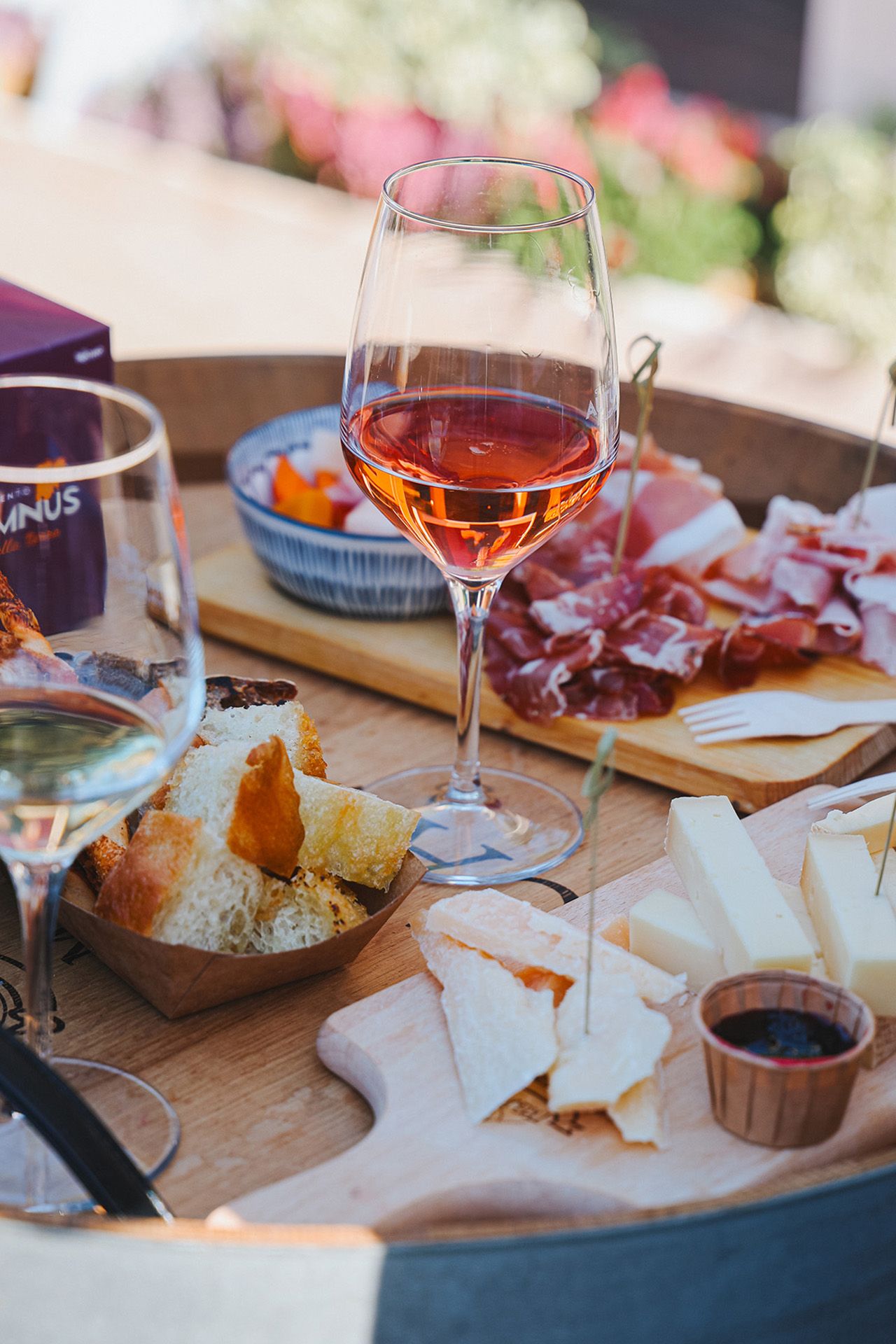 mercato piazza mostra vino degustazione tagliere