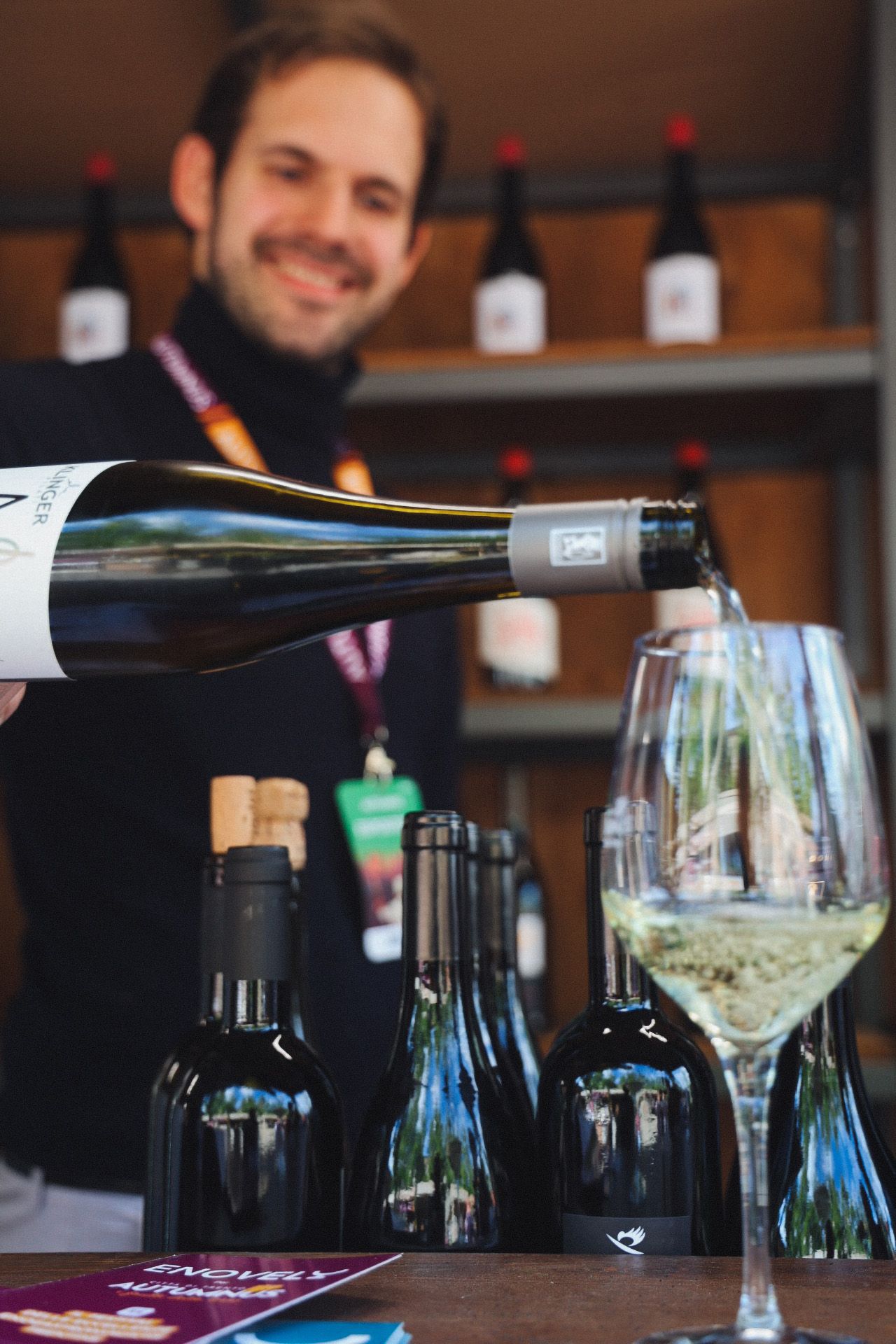 mercato piazza mostra espositori assaggio vino bollicine