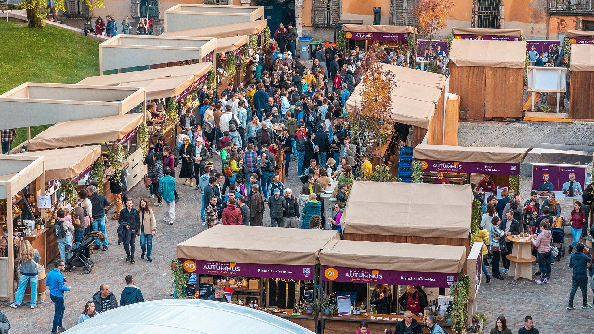 piazza mostra panoramica espositori