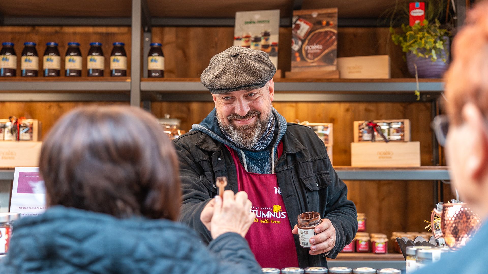 Piazza mostra espositori sorrisi nocciolata