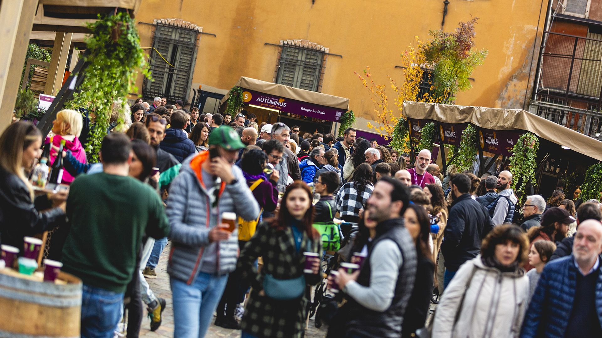 persone casetta atmosfera piazza mostra