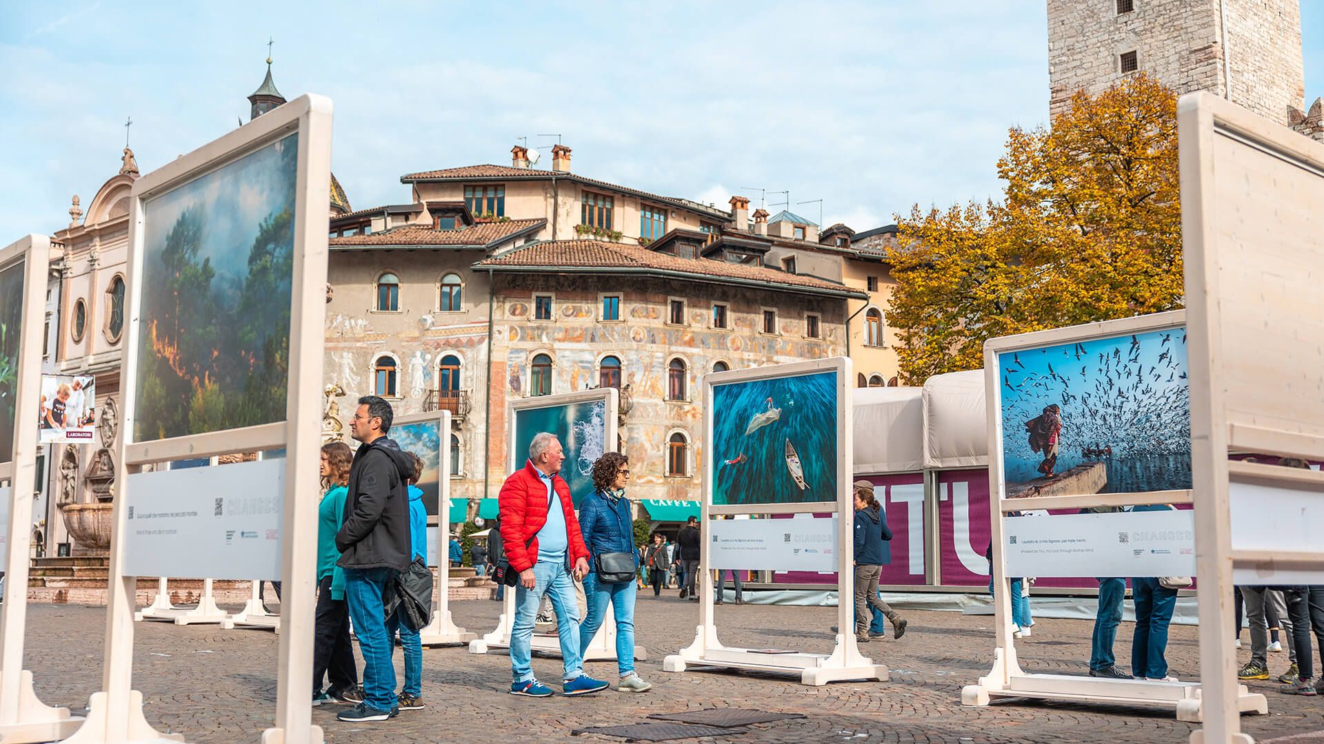    mostra changes piazza  uomo