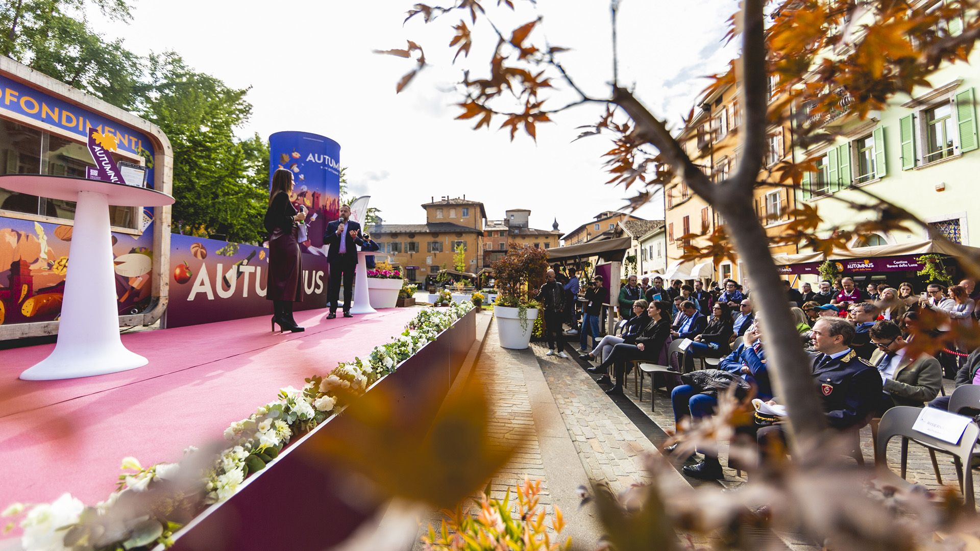 mercato piazza mostra talk inaugurazione pubblico