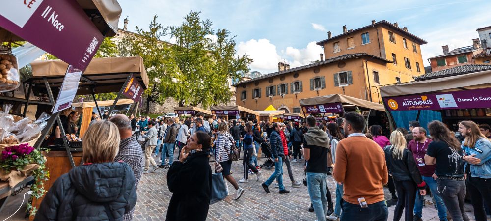 autumnus espositori mercato piazza mostra