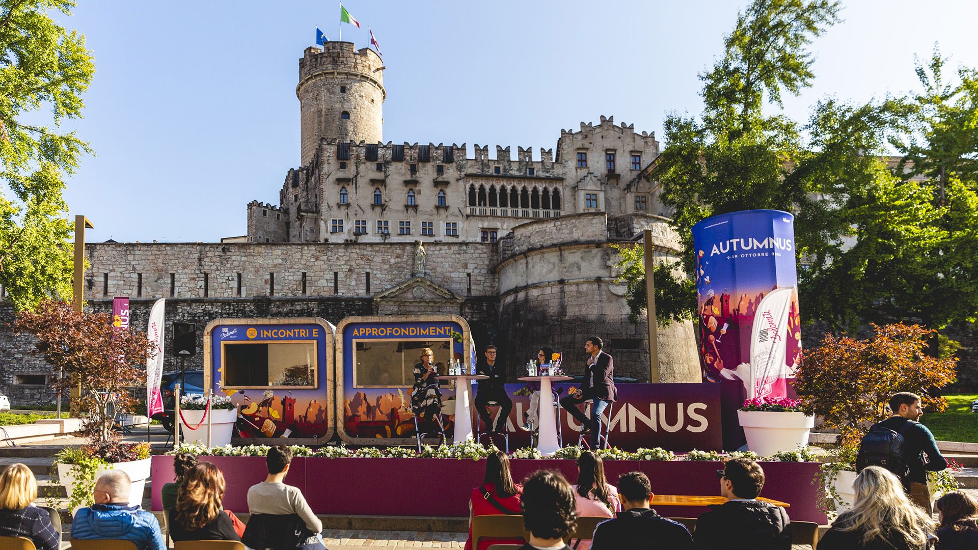 mercato piazza mostra talk incontri approfondimenti